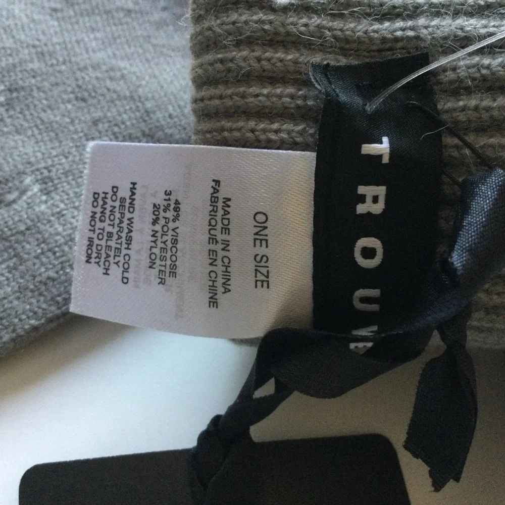 TROUVE WOMENS KNIT GLOVES GRAY OS NWT